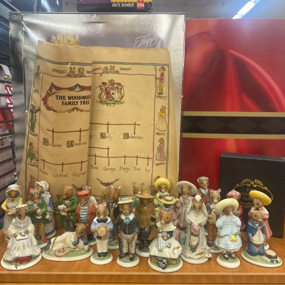 Vintage “Lucinda” The Woodmouse Family Tree Collection - 25 Figurines
